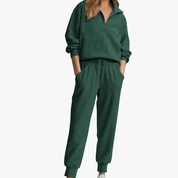 Comfy Green Zip-Up Jumpsuit - Picture 2 of 10
